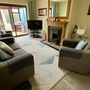 Grove Bungalow, Eastwood, Situated In Quiet Cul-de-sac Holiday home